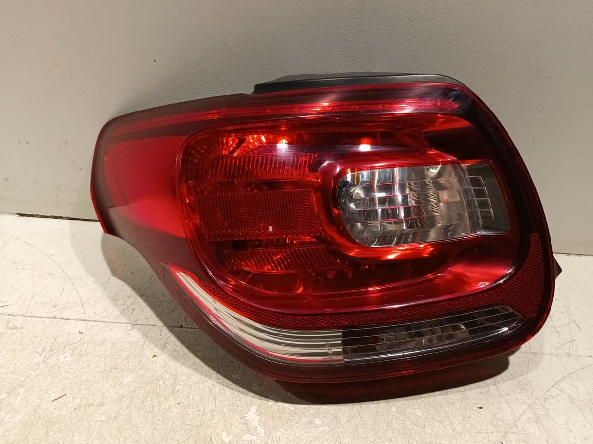 Feu arriere gauche — CITROEN — DS3 — OE 9676973880 — occasion garantie 2 ans