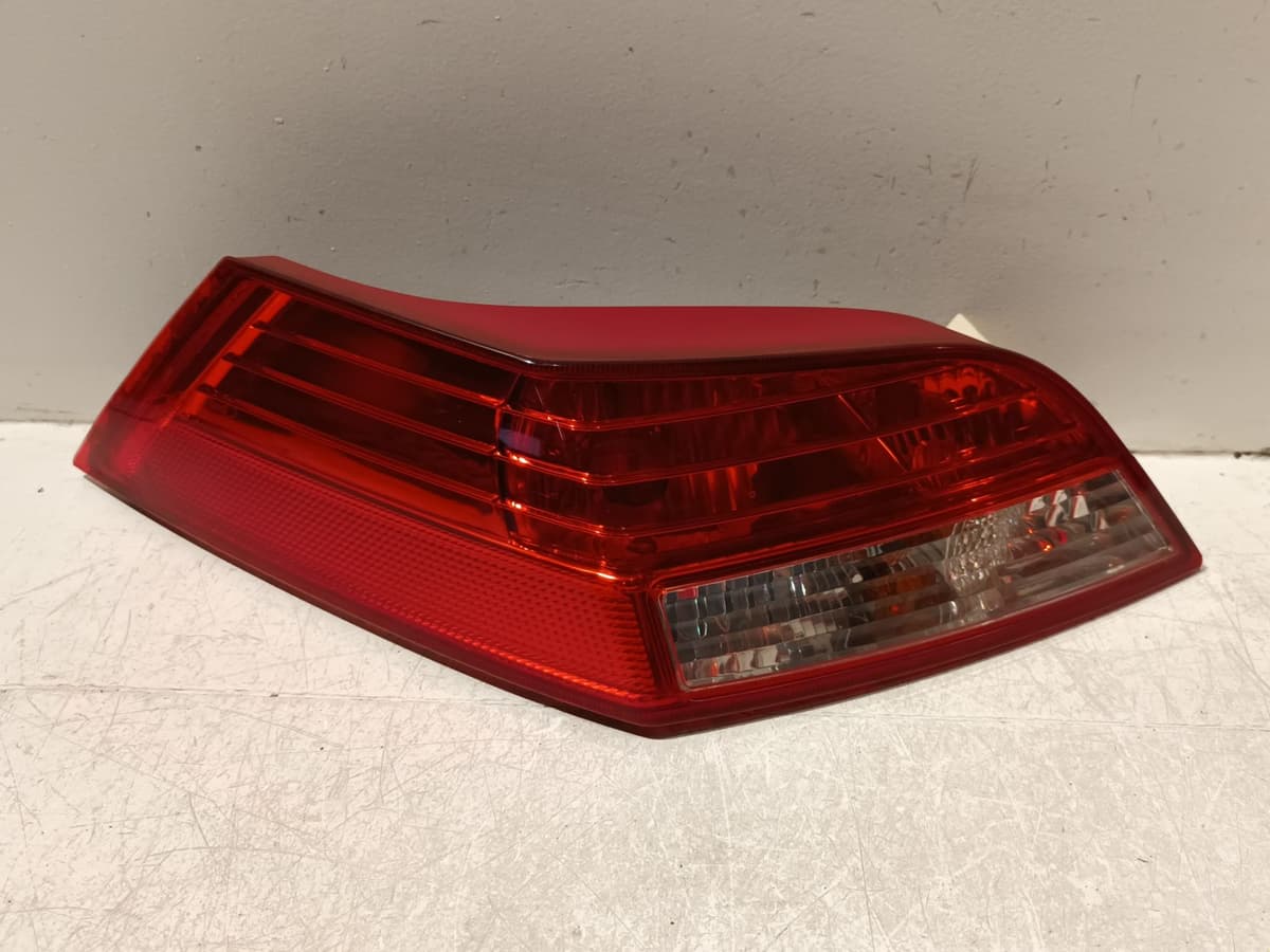 Feu arriere gauche — FORD — FOCUS — PHASE 2 — OE 1406680 — occasion garantie 2 ans