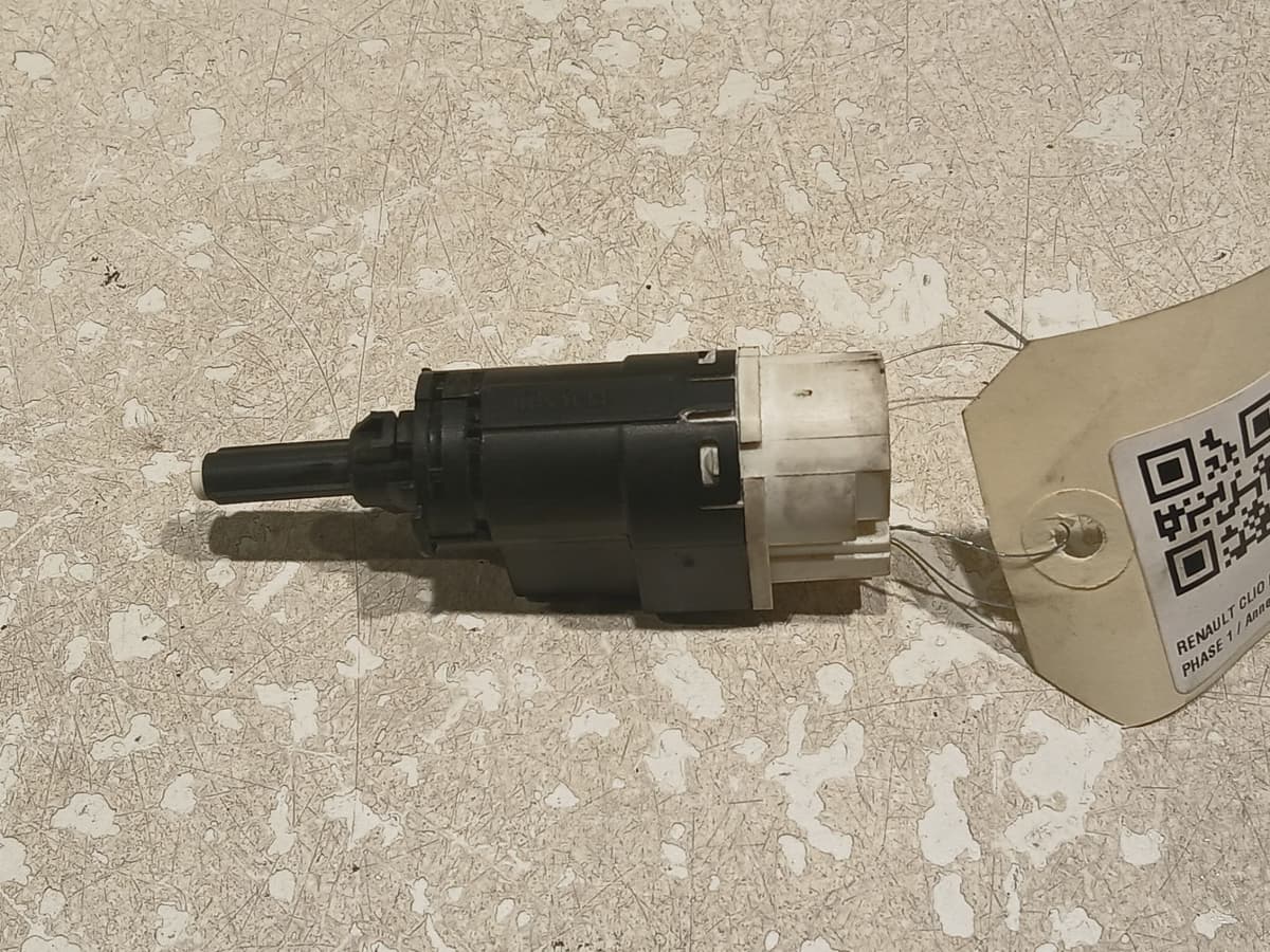 Contacteur feu de stop — RENAULT — CLIO IV — PHASE 1 — OE 253206170R — occasion garantie 2 ans