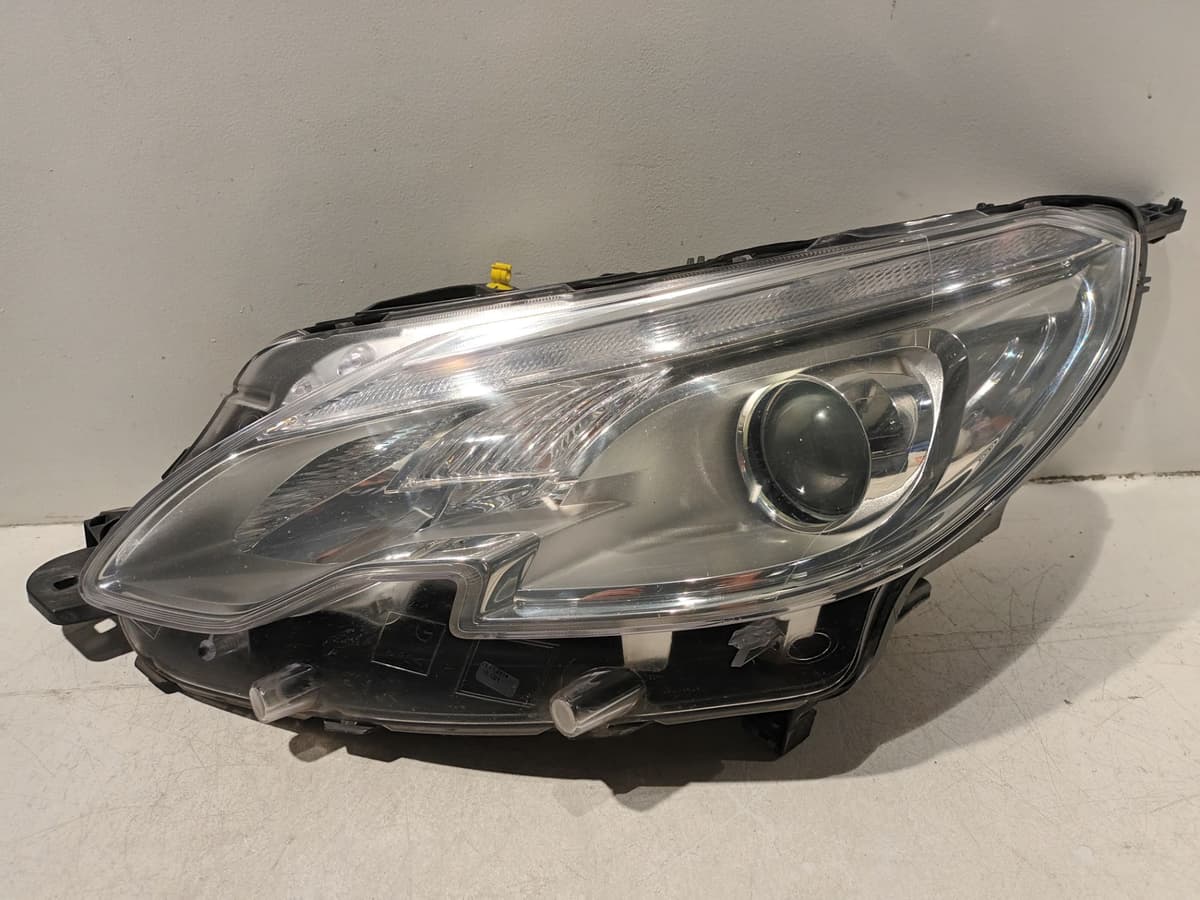 Phare gauche — PEUGEOT — 2008 — OE 1685353580 — occasion garantie 2 ans