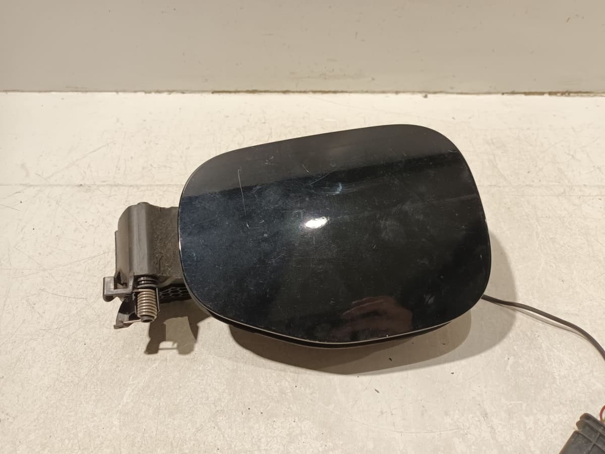 Portillon recharge aile avant gauche — FORD — KUGA — PHASE 1 — OE 2464040 — occasion garantie 2 ans
