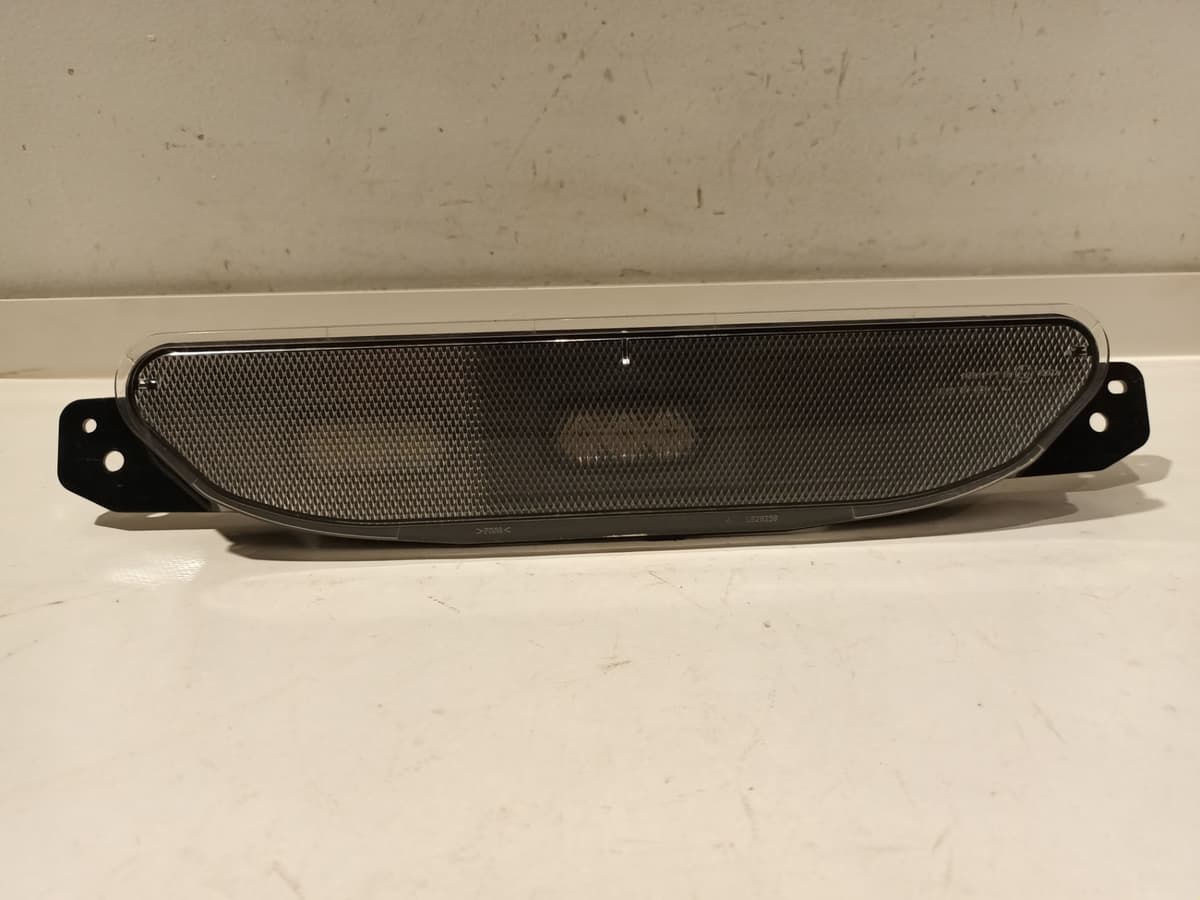 Feu de recul central — TOYOTA — YARIS IV — OE 81581K0130 — occasion garantie 2 ans