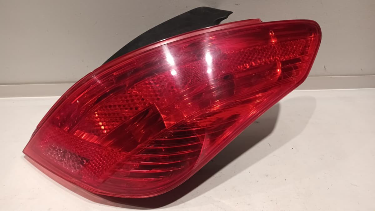 Feu arriere droit — PEUGEOT — 308 — PHASE 1 — OE 6351CV — occasion garantie 2 ans