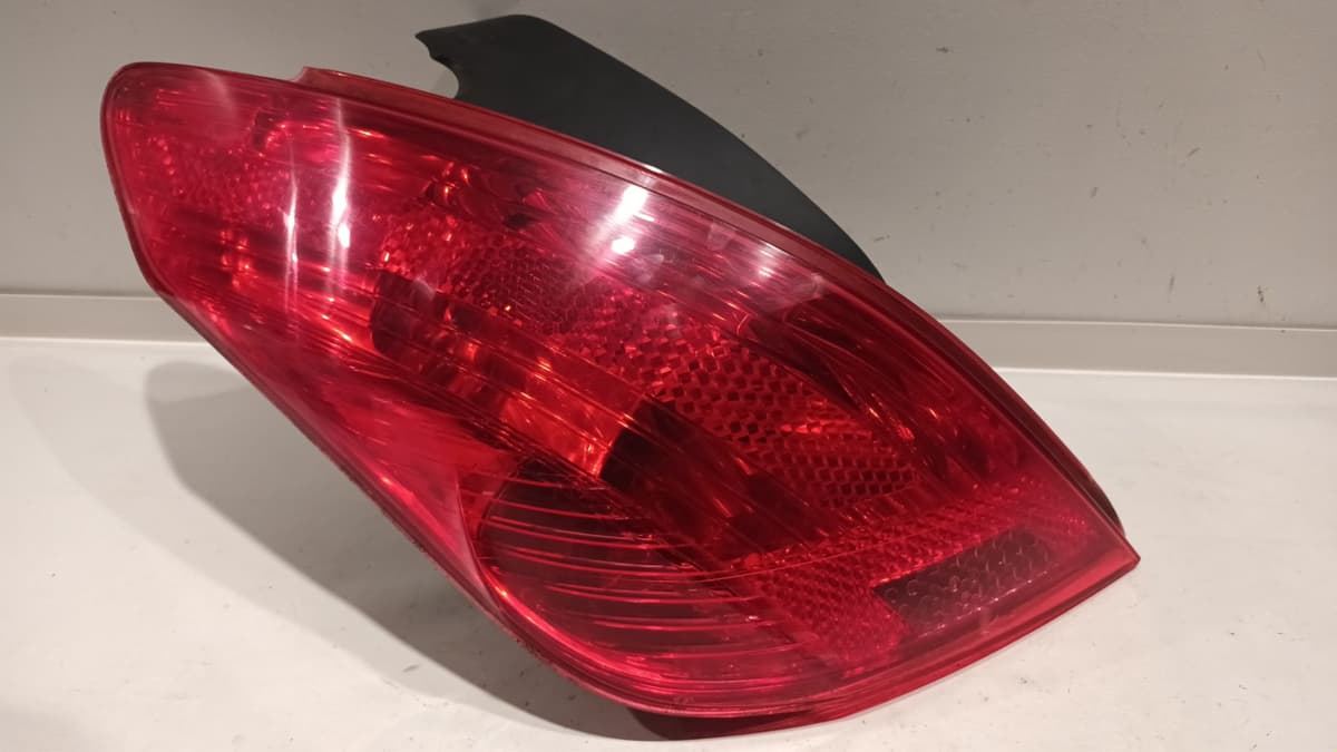 Feu arriere gauche — PEUGEOT — 308 — PHASE 1 — OE 6350CV — occasion garantie 2 ans
