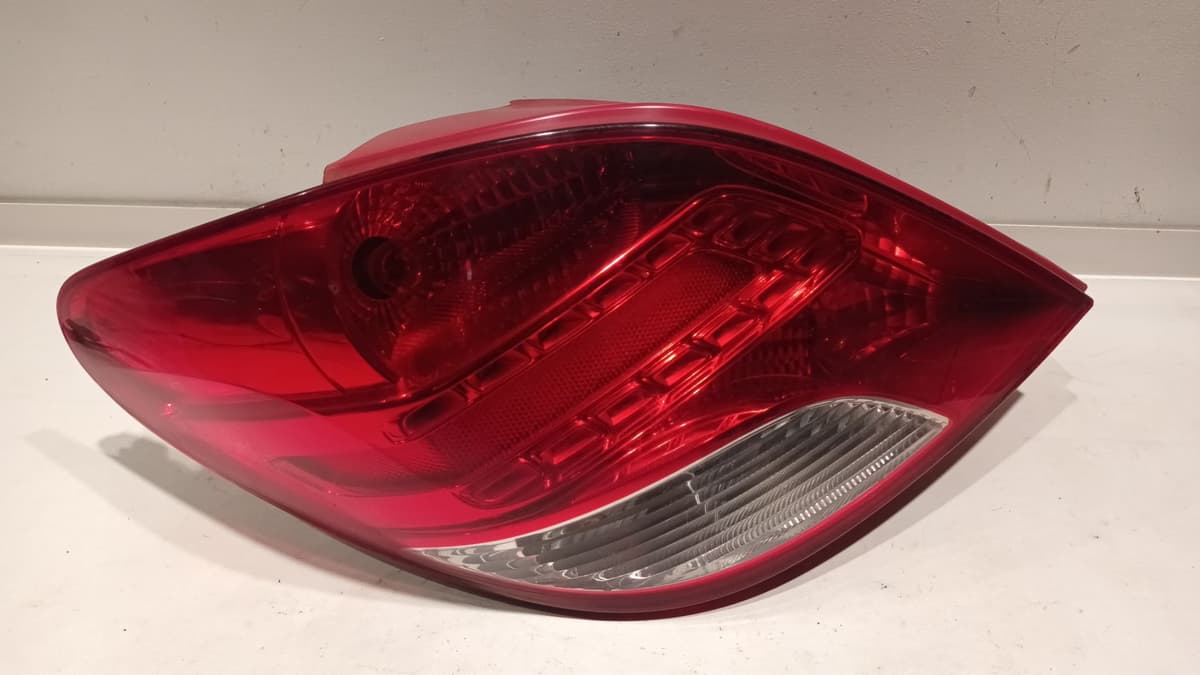 Feu arriere gauche — PEUGEOT — 207 — PHASE 2 — OE 6350HQ — occasion garantie 2 ans