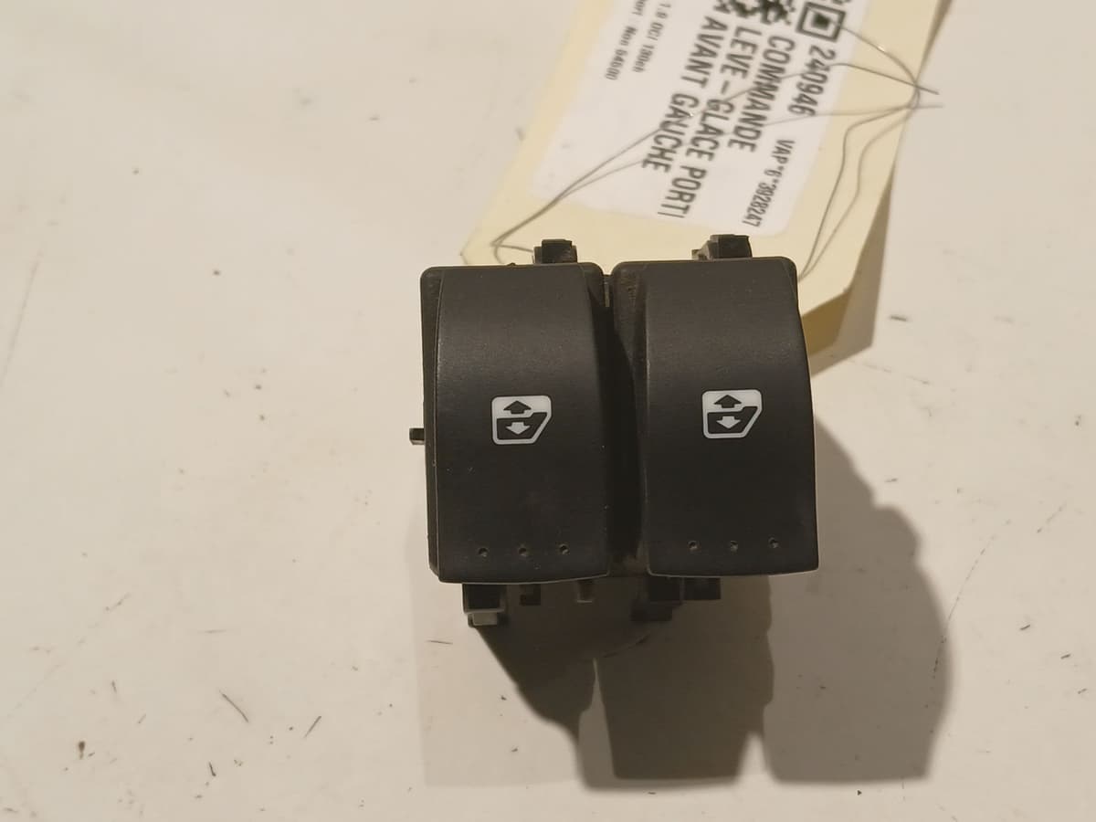Commande leve-glace porte avant gauche — RENAULT — LAGUNA II — PHASE 2 — OE 8200015089 — occasion garantie 2 ans