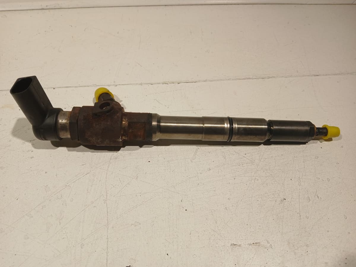 Injecteur — VOLKSWAGEN — CADDY III — PHASE 2 — OE 03L130277S — occasion garantie 2 ans