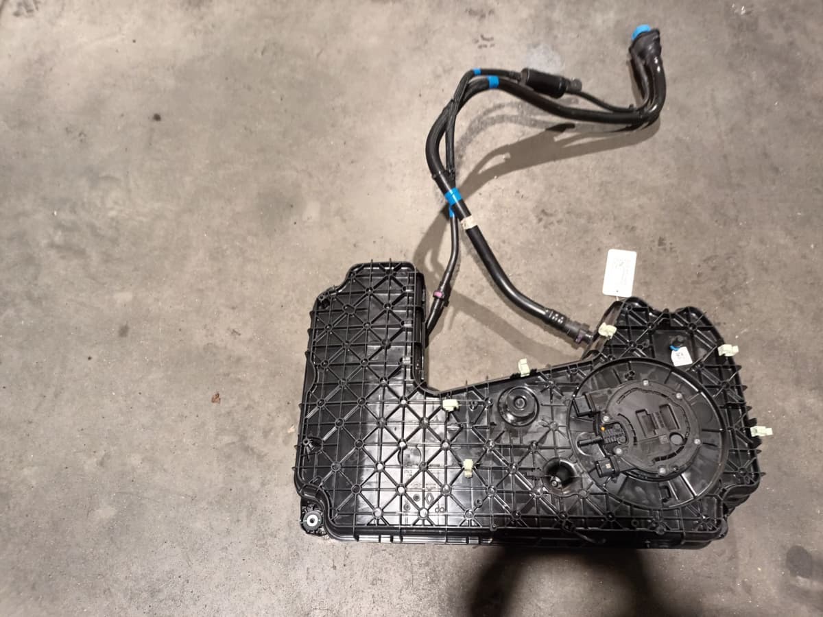 Reservoir adblue — RENAULT — ESPACE V — PHASE 2 — OE 172A21577R — occasion garantie 2 ans