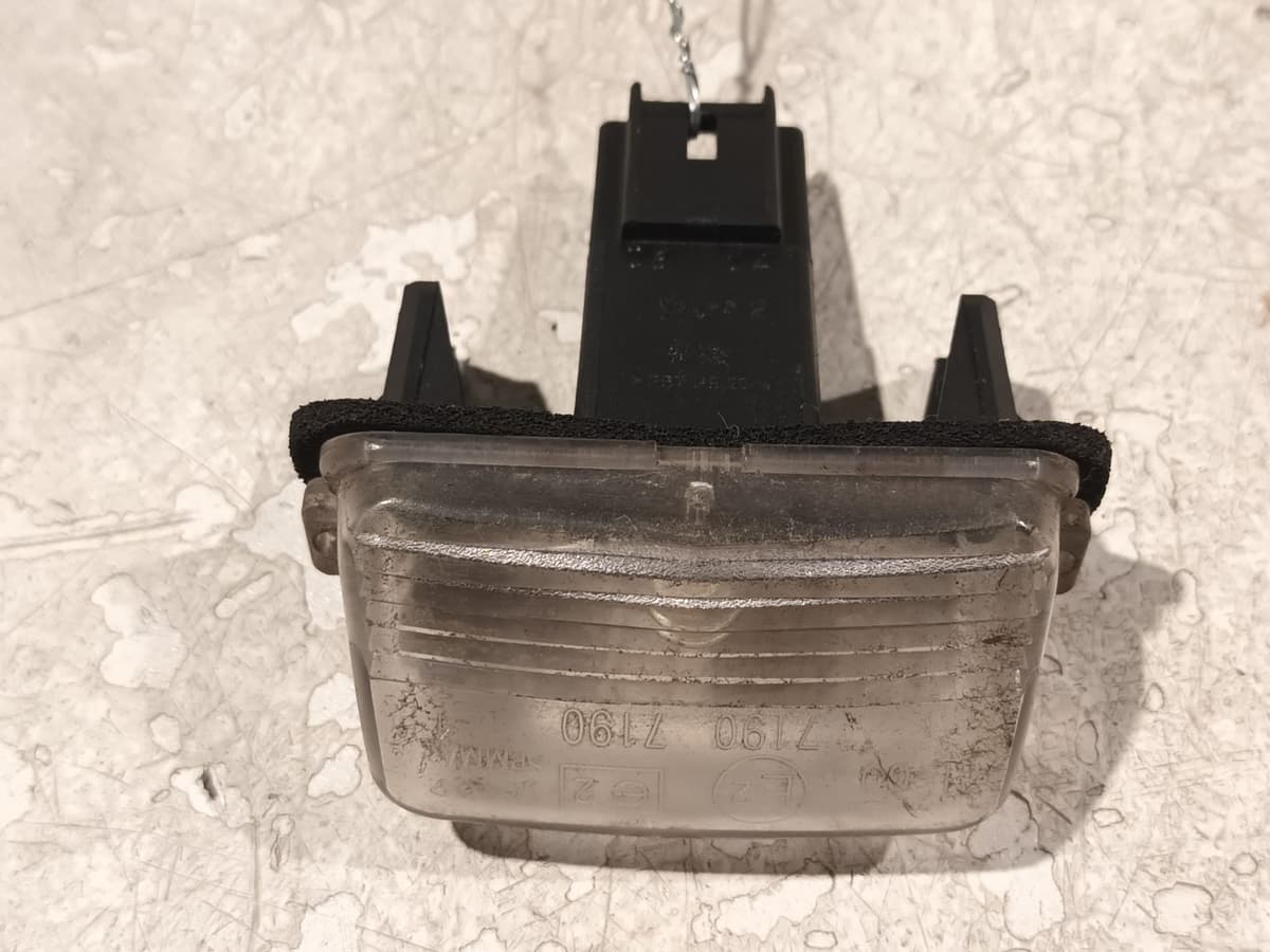 Eclaireur plaque arriere droit — CITROEN — XSARA PICASSO — PHASE 2 — OE 6340A3 — occasion garantie 2 ans