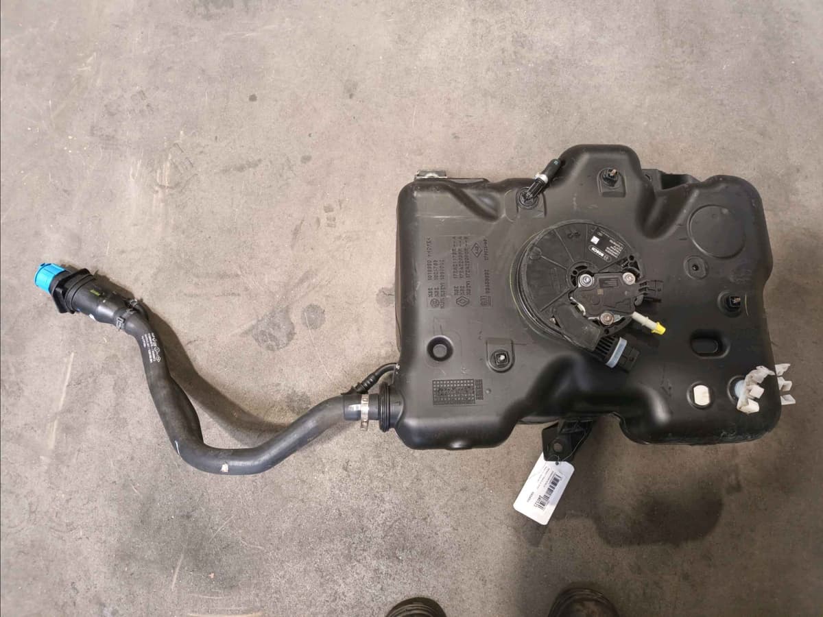 Reservoir adblue — RENAULT — TRAFIC III — PHASE 1 — OE 172A21178R — occasion garantie 2 ans