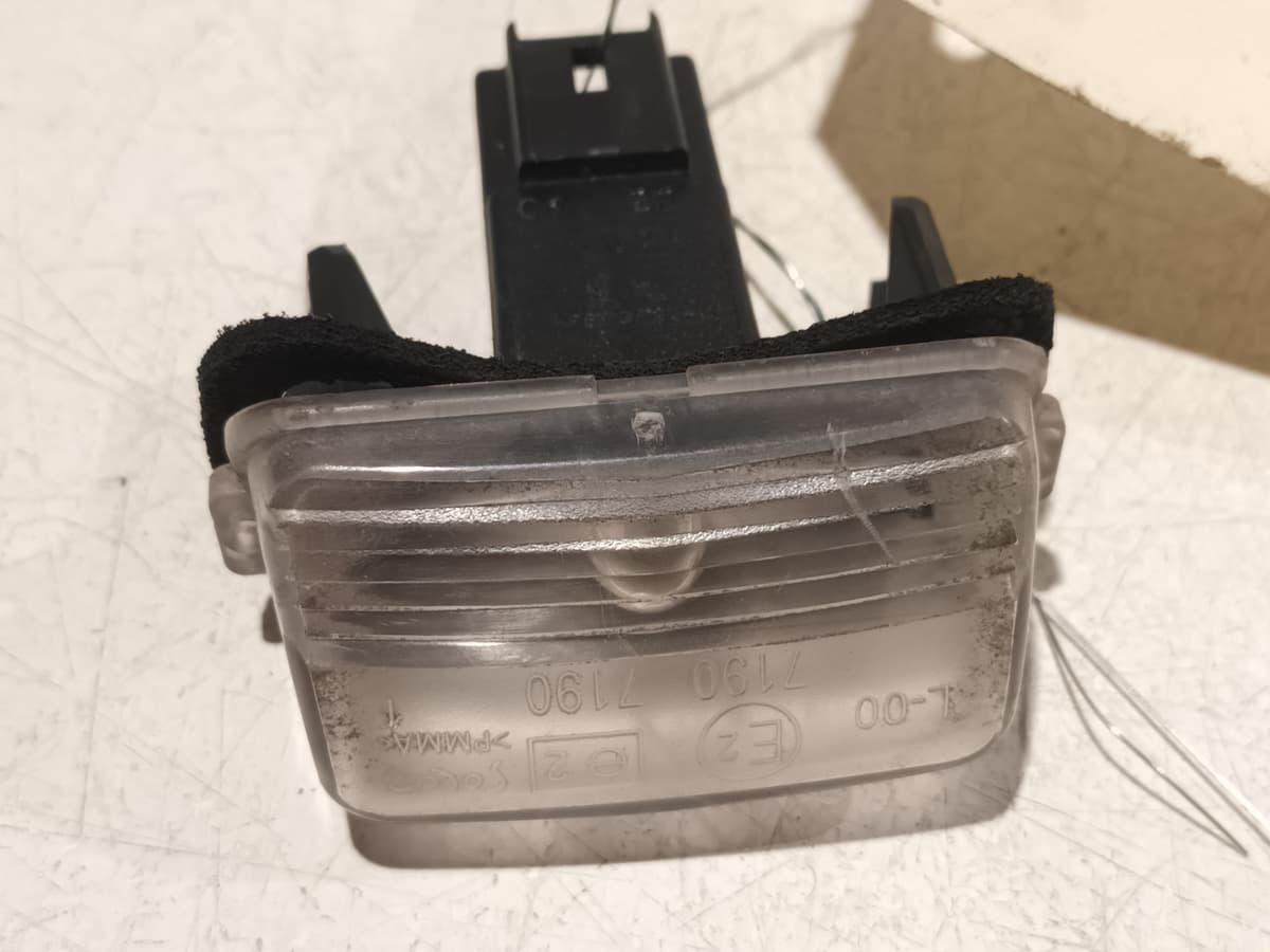 Eclaireur plaque arriere droit — CITROEN — XSARA PICASSO — PHASE 2 — OE 6340A3 — occasion garantie 2 ans