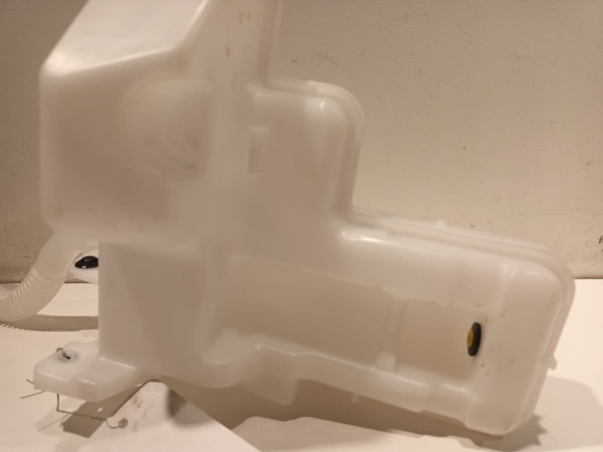 Reservoir lave-glace avant — RENAULT — MASTER II — PHASE 3 — OE 8200146985 — occasion garantie 2 ans